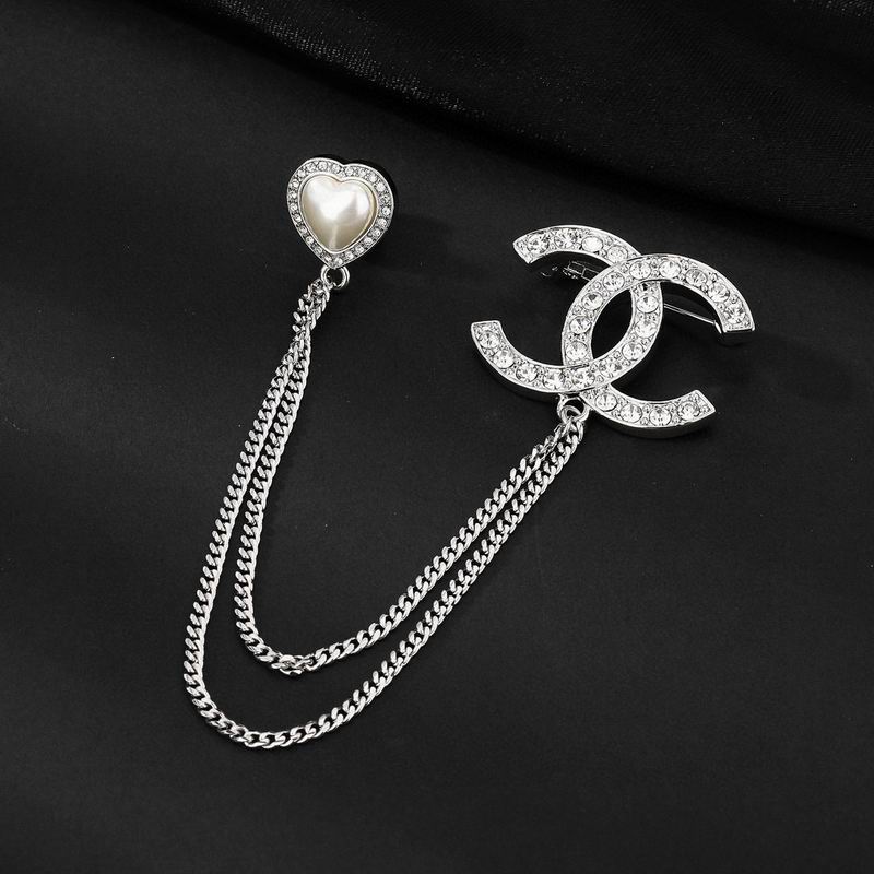 Chanel Brooch 04yxs54